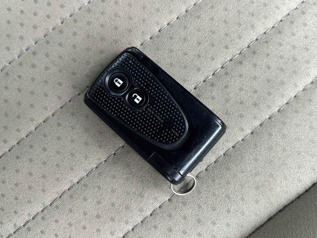 ミラココア ココアプラスＧ　バックカメラ　スマートキー　電動格納ミラー　ベンチシート　ＣＶＴ　盗難防止システム　ＡＢＳ　ＣＤ　ルーフレール　衝突安全ボディ　エアコン　パワーステアリング　パワーウィンドウ　運転席エアバッグ（8枚目）