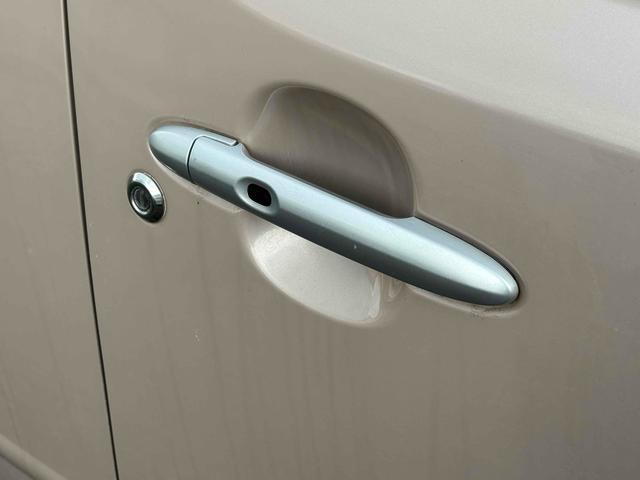 ミラココア ココアプラスＧ　バックカメラ　スマートキー　電動格納ミラー　ベンチシート　ＣＶＴ　盗難防止システム　ＡＢＳ　ＣＤ　ルーフレール　衝突安全ボディ　エアコン　パワーステアリング　パワーウィンドウ　運転席エアバッグ（24枚目）