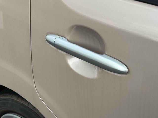 ミラココア ココアプラスＧ　バックカメラ　スマートキー　電動格納ミラー　ベンチシート　ＣＶＴ　盗難防止システム　ＡＢＳ　ＣＤ　ルーフレール　衝突安全ボディ　エアコン　パワーステアリング　パワーウィンドウ　運転席エアバッグ（25枚目）