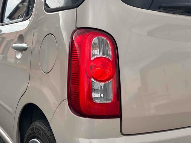 ミラココア ココアプラスＧ　バックカメラ　スマートキー　電動格納ミラー　ベンチシート　ＣＶＴ　盗難防止システム　ＡＢＳ　ＣＤ　ルーフレール　衝突安全ボディ　エアコン　パワーステアリング　パワーウィンドウ　運転席エアバッグ（32枚目）