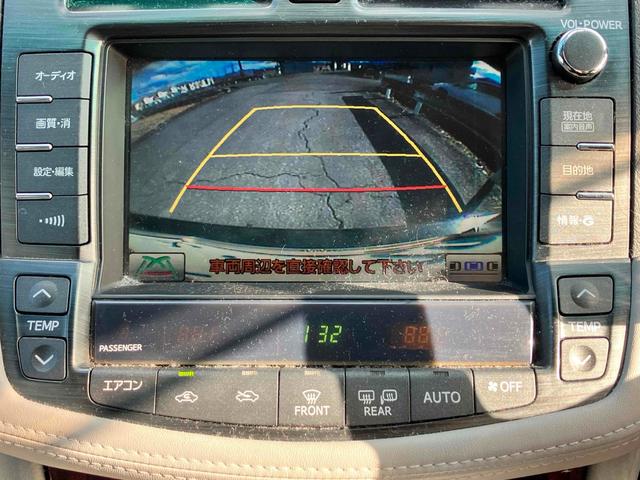 クラウン ロイヤルサルーン　オートクルーズコントロール　バックカメラ　ナビ　ＴＶ　アルミホイール　オートライト　ＨＩＤ　ＡＴ　スマートキー　電動格納ミラー　盗難防止システム　パワーシート　ＣＤ　ＤＶＤ再生　ＵＳＢ（6枚目）