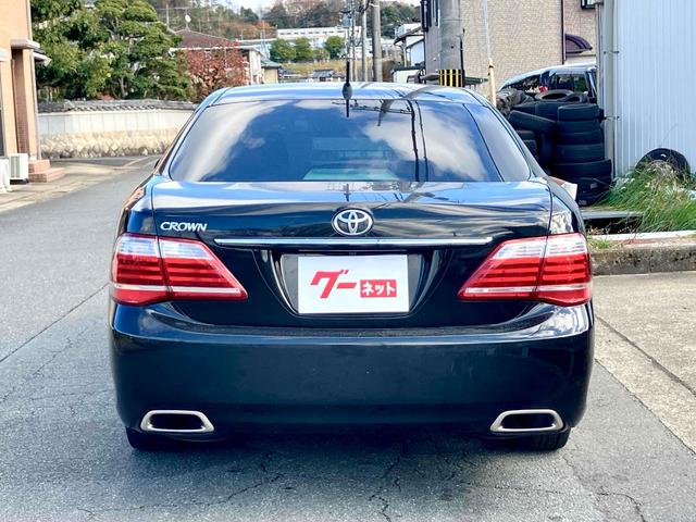 クラウン ロイヤルサルーン　オートクルーズコントロール　バックカメラ　ナビ　ＴＶ　アルミホイール　オートライト　ＨＩＤ　ＡＴ　スマートキー　電動格納ミラー　盗難防止システム　パワーシート　ＣＤ　ＤＶＤ再生　ＵＳＢ（12枚目）