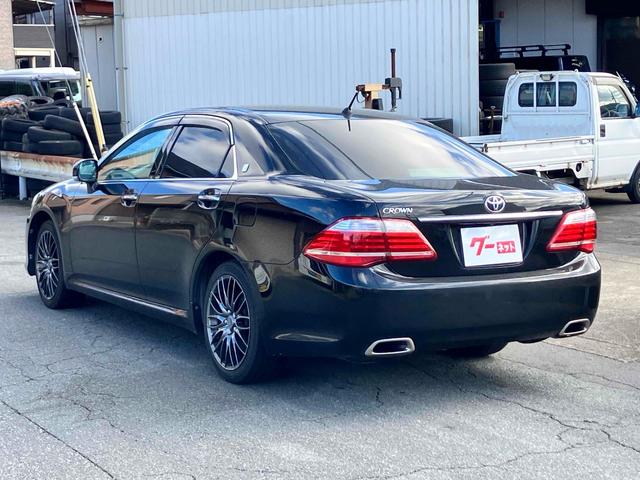 クラウン ロイヤルサルーン　オートクルーズコントロール　バックカメラ　ナビ　ＴＶ　アルミホイール　オートライト　ＨＩＤ　ＡＴ　スマートキー　電動格納ミラー　盗難防止システム　パワーシート　ＣＤ　ＤＶＤ再生　ＵＳＢ（13枚目）