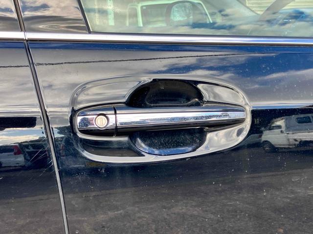 クラウン ロイヤルサルーン　オートクルーズコントロール　バックカメラ　ナビ　ＴＶ　アルミホイール　オートライト　ＨＩＤ　ＡＴ　スマートキー　電動格納ミラー　盗難防止システム　パワーシート　ＣＤ　ＤＶＤ再生　ＵＳＢ（17枚目）