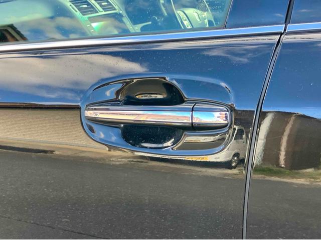 クラウン ロイヤルサルーン　オートクルーズコントロール　バックカメラ　ナビ　ＴＶ　アルミホイール　オートライト　ＨＩＤ　ＡＴ　スマートキー　電動格納ミラー　盗難防止システム　パワーシート　ＣＤ　ＤＶＤ再生　ＵＳＢ（19枚目）