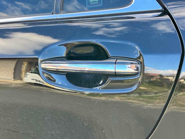 クラウン ロイヤルサルーン　オートクルーズコントロール　バックカメラ　ナビ　ＴＶ　アルミホイール　オートライト　ＨＩＤ　ＡＴ　スマートキー　電動格納ミラー　盗難防止システム　パワーシート　ＣＤ　ＤＶＤ再生　ＵＳＢ（20枚目）