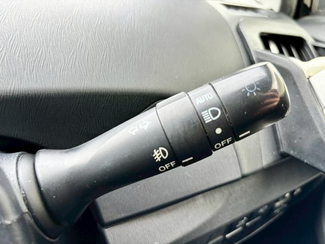 プリウス Gツーリングセレクション ユーザー買取・アルパイン9型SDナビ・フルセグTV・バックモニター・ETC・アルパインリアモニター・前後ドライブレコーダー・ハーフレザーシート・パワーシート・LEDヘッドライト・フォグライト(11枚目)