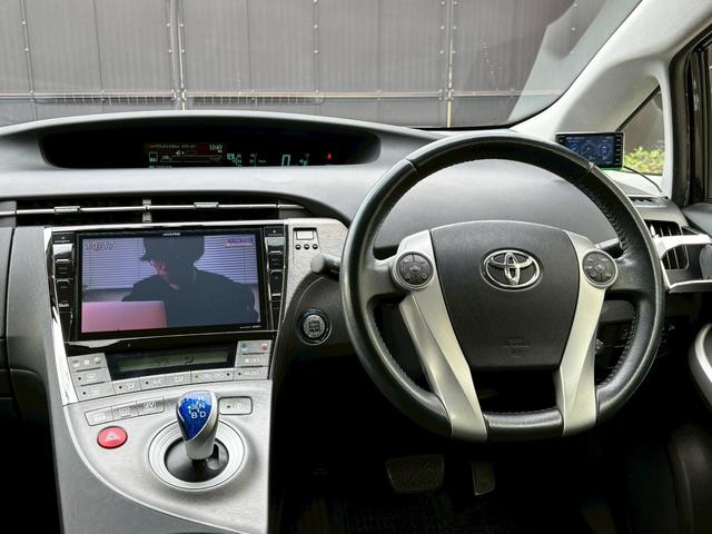 プリウス Gツーリングセレクション ユーザー買取・アルパイン9型SDナビ・フルセグTV・バックモニター・ETC・アルパインリアモニター・前後ドライブレコーダー・ハーフレザーシート・パワーシート・LEDヘッドライト・フォグライト(16枚目)