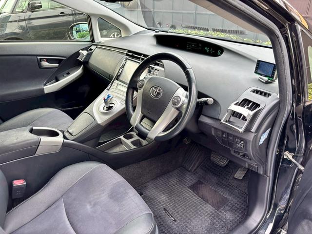 プリウス Gツーリングセレクション ユーザー買取・アルパイン9型SDナビ・フルセグTV・バックモニター・ETC・アルパインリアモニター・前後ドライブレコーダー・ハーフレザーシート・パワーシート・LEDヘッドライト・フォグライト(17枚目)