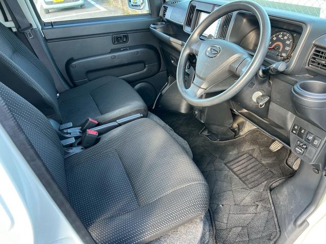 ハイゼットカーゴ クルーズターボＳＡＩＩＩ　ユーザー買取・パナソニックＳＤナビ・フルセグＴＶ・バックモニター・ＥＴＣ・スマートアシスト３・Ｒコーナーセンサー・ターボ車・パートタイム４ＷＤ・ハイルーフ・オーバーヘッドシェルフ・オートハイビーム（19枚目）