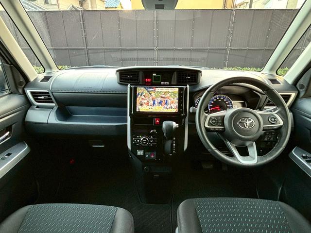 ルーミー カスタムG ワンオーナー・純正9型ディスプレイオーディオ・フルセグTV・パノラミックビューモニター・ビルトインETC・スマートアシスト・ウェルカム両側パワースライドドア・LEDヘッドライト・LEDフォグライト(3枚目)