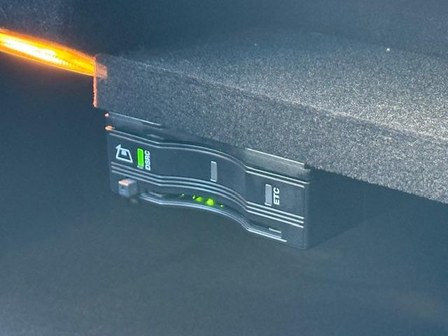 Cクラス C200アバンギャルド ユーザー買取・メーカー8.4ワイドディスプレイHDDナビ・フルセグTV・バックモニター・ETC・レーダーセーフティパッケージ・ベーシックパッケージ・アダプティブハイビームアシストプラス・キーレスゴー(11枚目)