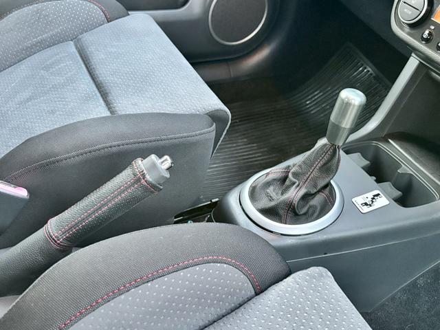 スイフト スポーツ　ユーザー買取・ＲＥＣＡＲＯ製シート・ＥＮＫＥＩＲａｃｉｎｇ１７インチＡＷ・社外ＭＯＭＯステアリング・純正ＨＩＤヘッドライト・フォグライト・オートエアコン・キーレススタートシステム・純正エアロパーツ（4枚目）