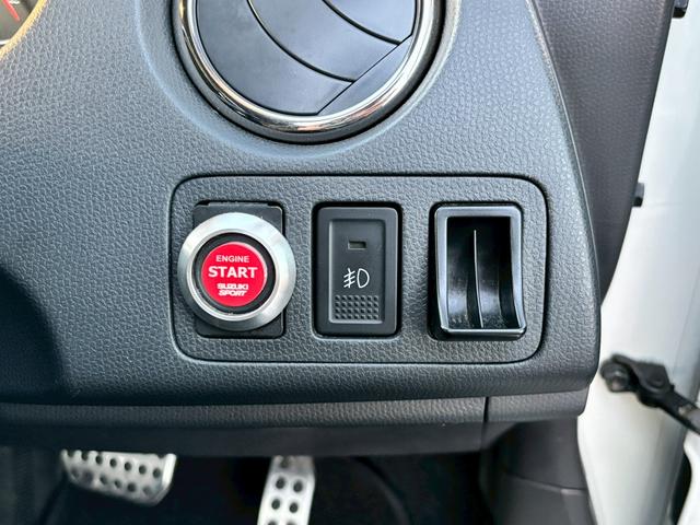 スイフト スポーツ　ユーザー買取・ＲＥＣＡＲＯ製シート・ＥＮＫＥＩＲａｃｉｎｇ１７インチＡＷ・社外ＭＯＭＯステアリング・純正ＨＩＤヘッドライト・フォグライト・オートエアコン・キーレススタートシステム・純正エアロパーツ（5枚目）