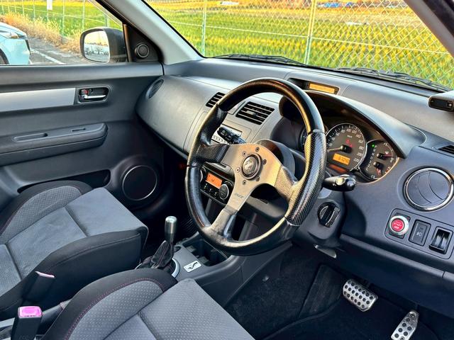 スイフト スポーツ　ユーザー買取・ＲＥＣＡＲＯ製シート・ＥＮＫＥＩＲａｃｉｎｇ１７インチＡＷ・社外ＭＯＭＯステアリング・純正ＨＩＤヘッドライト・フォグライト・オートエアコン・キーレススタートシステム・純正エアロパーツ（14枚目）