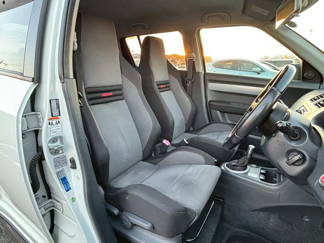 スイフト スポーツ　ユーザー買取・ＲＥＣＡＲＯ製シート・ＥＮＫＥＩＲａｃｉｎｇ１７インチＡＷ・社外ＭＯＭＯステアリング・純正ＨＩＤヘッドライト・フォグライト・オートエアコン・キーレススタートシステム・純正エアロパーツ（16枚目）