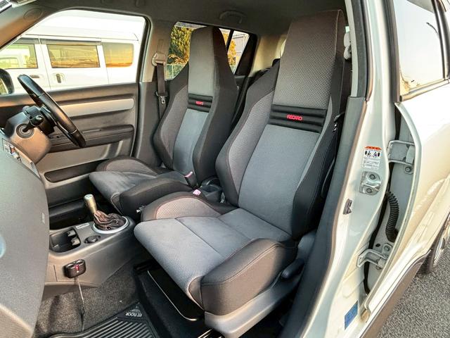 スイフト スポーツ　ユーザー買取・ＲＥＣＡＲＯ製シート・ＥＮＫＥＩＲａｃｉｎｇ１７インチＡＷ・社外ＭＯＭＯステアリング・純正ＨＩＤヘッドライト・フォグライト・オートエアコン・キーレススタートシステム・純正エアロパーツ（17枚目）