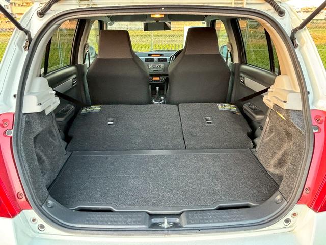 スイフト スポーツ　ユーザー買取・ＲＥＣＡＲＯ製シート・ＥＮＫＥＩＲａｃｉｎｇ１７インチＡＷ・社外ＭＯＭＯステアリング・純正ＨＩＤヘッドライト・フォグライト・オートエアコン・キーレススタートシステム・純正エアロパーツ（21枚目）