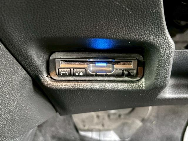 フィットハイブリッド Ｆパッケージ　ユーザー買取・純正ＳＤナビ・フルセグＴＶ・バックモニター・ＥＴＣ・オートライト・ＬＥＤヘッドライト・ナビ装着用スペシャルパッケージ・Ｆパッケージ・スマートキーシステム・電格ウィンカードアミラー（6枚目）
