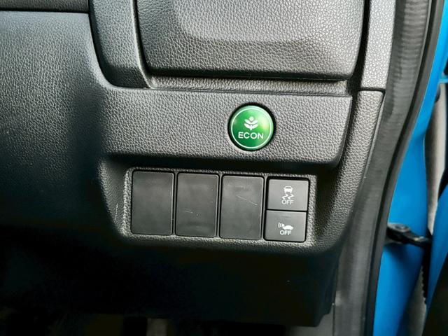 フィットハイブリッド Ｆパッケージ　ユーザー買取・純正ＳＤナビ・フルセグＴＶ・バックモニター・ＥＴＣ・オートライト・ＬＥＤヘッドライト・ナビ装着用スペシャルパッケージ・Ｆパッケージ・スマートキーシステム・電格ウィンカードアミラー（7枚目）