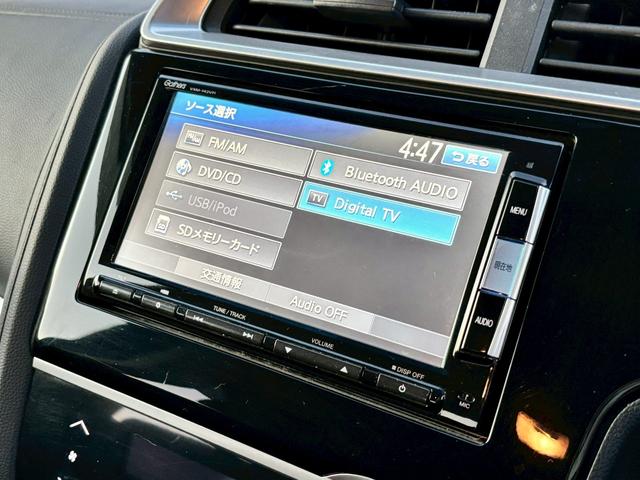 フィットハイブリッド Ｆパッケージ　ユーザー買取・純正ＳＤナビ・フルセグＴＶ・バックモニター・ＥＴＣ・オートライト・ＬＥＤヘッドライト・ナビ装着用スペシャルパッケージ・Ｆパッケージ・スマートキーシステム・電格ウィンカードアミラー（14枚目）