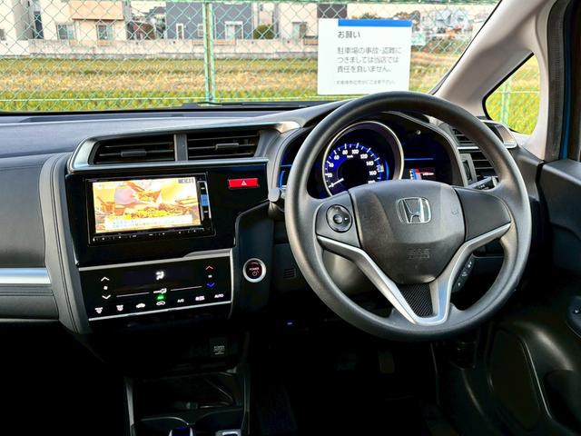 フィットハイブリッド Ｆパッケージ　ユーザー買取・純正ＳＤナビ・フルセグＴＶ・バックモニター・ＥＴＣ・オートライト・ＬＥＤヘッドライト・ナビ装着用スペシャルパッケージ・Ｆパッケージ・スマートキーシステム・電格ウィンカードアミラー（20枚目）