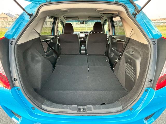 フィットハイブリッド Ｆパッケージ　ユーザー買取・純正ＳＤナビ・フルセグＴＶ・バックモニター・ＥＴＣ・オートライト・ＬＥＤヘッドライト・ナビ装着用スペシャルパッケージ・Ｆパッケージ・スマートキーシステム・電格ウィンカードアミラー（28枚目）