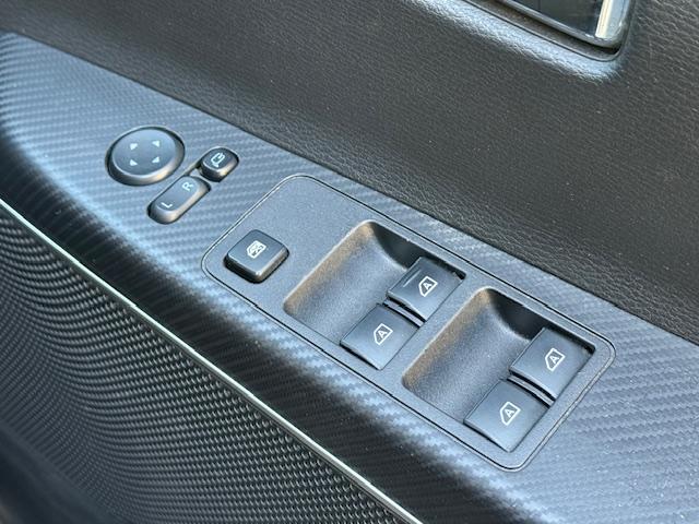 デリカＤ：５ Ｐ　ユーザー買取・純正１０型ＳＤナビ・フルセグＴＶ・パノラミックビューモニター・ＥＴＣ・アルパインフリップダウン・Ｅアシスト・ワンタッチ開閉機能付両側パワースライド・パワーバックドア・電動サイドステップ（9枚目）