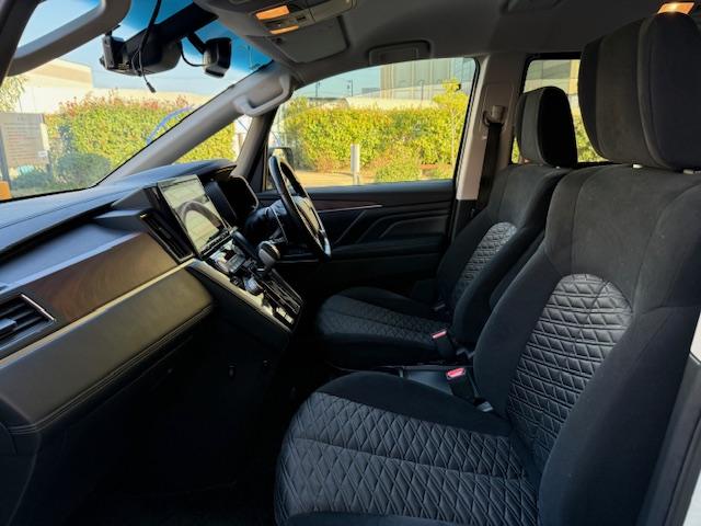 デリカＤ：５ Ｐ　ユーザー買取・純正１０型ＳＤナビ・フルセグＴＶ・パノラミックビューモニター・ＥＴＣ・アルパインフリップダウン・Ｅアシスト・ワンタッチ開閉機能付両側パワースライド・パワーバックドア・電動サイドステップ（25枚目）