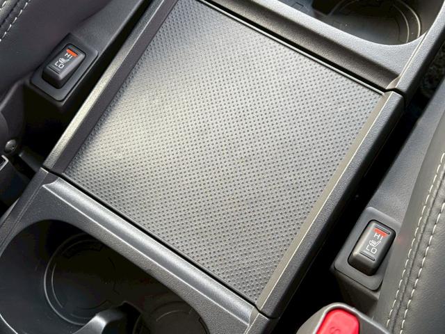 デリカD:5 シャモニー ワンオーナー・アルパイン10型SDナビ・フルセグTV・パノラミックビューモニター・アルパインフリップダウンモニター・Eアシスト・両側パワースライド・パワーバックドア・電動サイドステップ・ハーフレザー(17枚目)