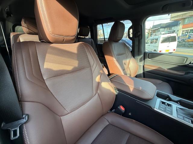 ランドクルーザー２５０ ＺＸ　ワンオーナー・１２．３型ディスプレイオーディオプラス・フルセグＴＶ・パノラミックビューモニター・ＪＢＬプレミアムサウンド・ダークチェスナット革シート・ムーンルーフ・ルーフレール・マルチテレインモニター（28枚目）