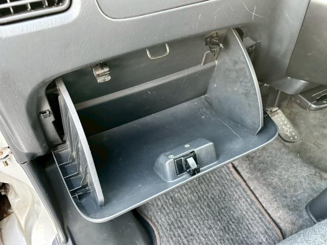 エブリイ ジョインターボＤＸ－ＩＩ　ターボ車・ハイルーフ・インパネ４ＡＴ・ＳＲＳエアバック・ＡＢＳ・エンジン型式Ｋ６Ａ・タイミングチェーンエンジン・グレーファブリックシート・セミバケットシート・リアヘッドレスト付分割可倒式シート（9枚目）