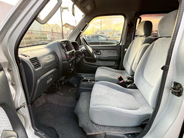 エブリイ ジョインターボＤＸ－ＩＩ　ターボ車・ハイルーフ・インパネ４ＡＴ・ＳＲＳエアバック・ＡＢＳ・エンジン型式Ｋ６Ａ・タイミングチェーンエンジン・グレーファブリックシート・セミバケットシート・リアヘッドレスト付分割可倒式シート（20枚目）