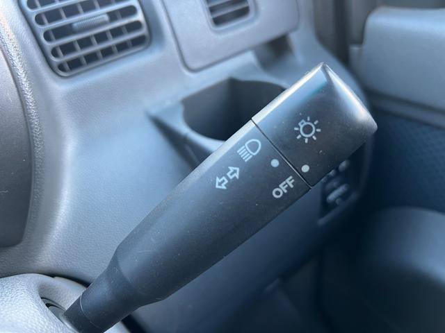 ハイゼットカーゴ クルーズターボ　ユーザー買取・カロッツェリアＣＤ・５速ミッション・ハイルーフ・ターボ車・前席ヘッドレスト別体シート・後席ヘッドレスト付分割シート・オーバーヘッドシェルフ・電格ドアミラー・全席パワーウィンドウ・ＡＢＳ（7枚目）