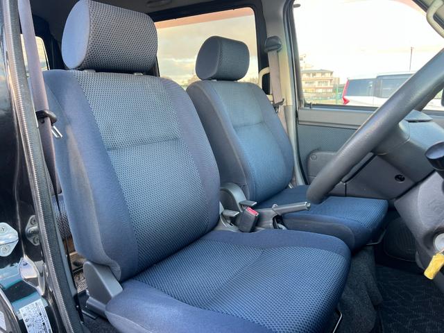 ハイゼットカーゴ クルーズターボ　ユーザー買取・カロッツェリアＣＤ・５速ミッション・ハイルーフ・ターボ車・前席ヘッドレスト別体シート・後席ヘッドレスト付分割シート・オーバーヘッドシェルフ・電格ドアミラー・全席パワーウィンドウ・ＡＢＳ（12枚目）