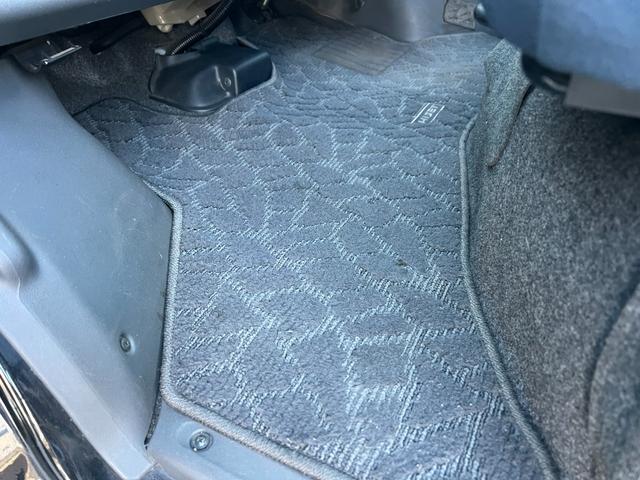 ハイゼットカーゴ クルーズターボ　ユーザー買取・カロッツェリアＣＤ・５速ミッション・ハイルーフ・ターボ車・前席ヘッドレスト別体シート・後席ヘッドレスト付分割シート・オーバーヘッドシェルフ・電格ドアミラー・全席パワーウィンドウ・ＡＢＳ（16枚目）