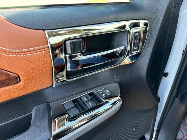 タンドラ クルーマックス　１７９４エディション　新車並行車・２０２０年モデル・アルパイン１１型ナビ・フルセグＴＶ・バックモニター・ＥＴＣ・茶革シート・サンルーフ・社外２０インチＡＷ・オーバーフェンダー・社外Ｆバンパーガード・オートステップ（8枚目）