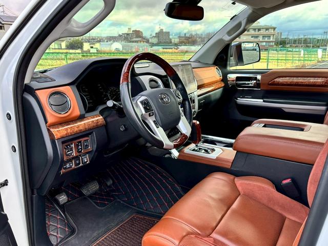 タンドラ クルーマックス　１７９４エディション　新車並行車・２０２０年モデル・アルパイン１１型ナビ・フルセグＴＶ・バックモニター・ＥＴＣ・茶革シート・サンルーフ・社外２０インチＡＷ・オーバーフェンダー・社外Ｆバンパーガード・オートステップ（19枚目）