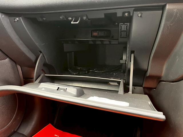 エクストレイル ２０Ｘｔｔ　４ＷＤ　メモリーナビ　リアカメラ　フルセグ　スマートキー　ＨＩＤヘッドライト　シートヒーター　クルコン　Ｂｌｕｅｔｏｏｔｈ　ＵＳＢ　純正１８インチアルミ　ＥＴＣ（25枚目）
