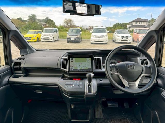 ステップワゴンスパーダ Ｚ　メモリーナビ　リアカメラ　フルセグ　フリップダウンモニター　スマートキー　ＨＩＤヘッドライト　両側パワスラ　社外１８インチアルミ　ＥＴＣ　純正アルミ（冬タイヤ）積込（18枚目）