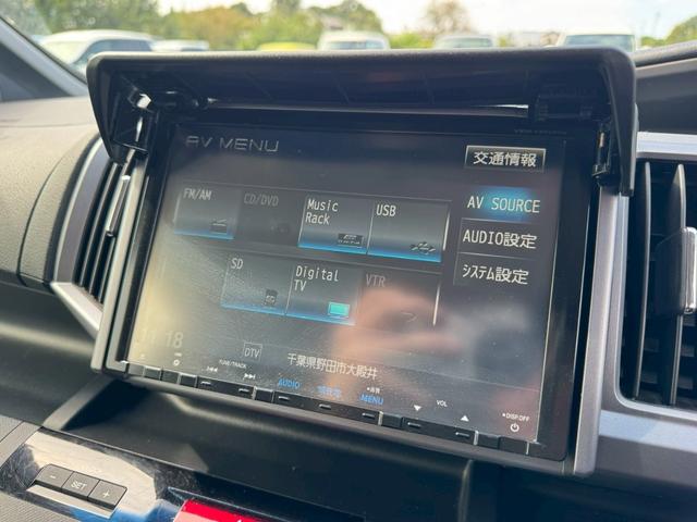 ステップワゴンスパーダ Ｚ　メモリーナビ　リアカメラ　フルセグ　フリップダウンモニター　スマートキー　ＨＩＤヘッドライト　両側パワスラ　社外１８インチアルミ　ＥＴＣ　純正アルミ（冬タイヤ）積込（22枚目）