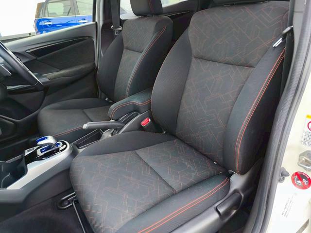 フィットハイブリッド Ｓパッケージ　ＳＤナビ　リアカメラ　フルセグ　スマートキー　ＬＥＤヘッドライト　衝突軽減ブレーキ　パドルシフト　クルコン　純正アルミ　ＥＴＣ（50枚目）