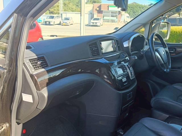 エルグランド 250ハイウェイスターブラックレザー SDナビ フルセグTV リアカメラ スマートキー HIDヘッドライト 片側パワスラ 前ドラレコ 革シート Bluetooth 純正18インチアルミ ETC(36枚目)