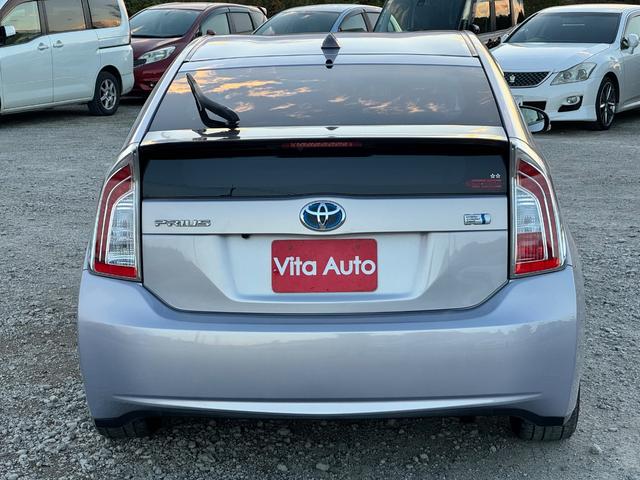 プリウス Ｇツーリングセレクション　ＳＤナビ　フルセグＴＶ　リアカメラ　フリップダウンモニター　スマートキー　ＬＥＤヘッドライト　Ｂｌｕｅｔｏｏｔｈ　ＡＣＣ　純正１７インチアルミ　ＥＴＣ（12枚目）