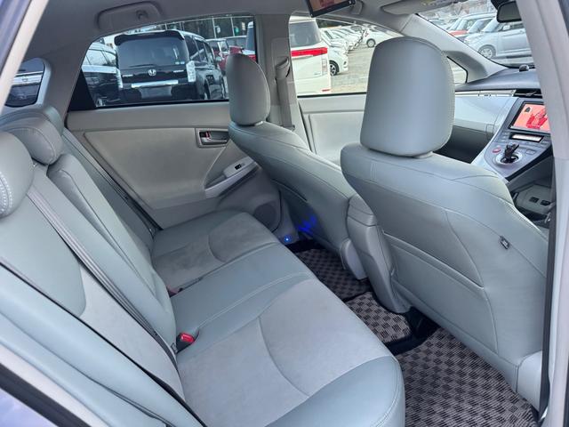 プリウス Ｇツーリングセレクション　ＳＤナビ　フルセグＴＶ　リアカメラ　フリップダウンモニター　スマートキー　ＬＥＤヘッドライト　Ｂｌｕｅｔｏｏｔｈ　ＡＣＣ　純正１７インチアルミ　ＥＴＣ（43枚目）