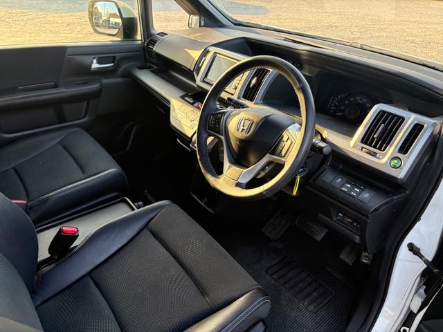 ステップワゴンスパーダ Ｚ　クールスピリット　インターナビ　セレクション　ＨＤＤナビ　ワンセグＴＶ　リアカメラ　ＬＥＤヘッドライト　両側パワスラ　クルコン　純正１７インチアルミ　ＥＴＣ（35枚目）