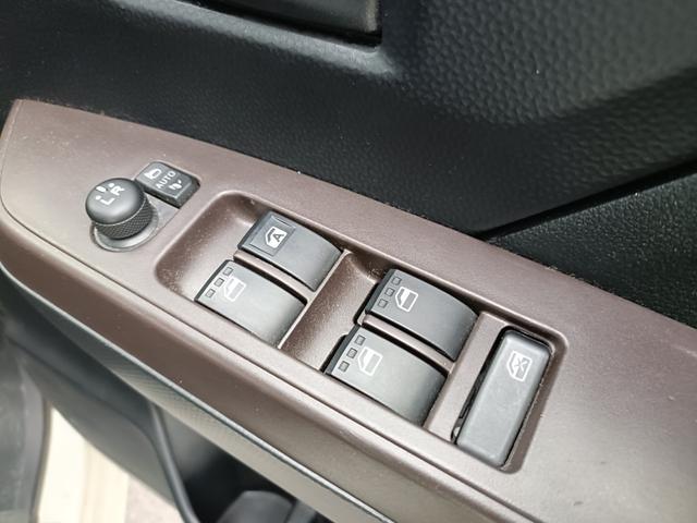 ルーミー Ｘ　Ｓ　ＳＤナビ　フルセグＴＶ　リアカメラ　スマートキー　衝突軽減ブレーキ　片側パワスラ　前ドラレコ　Ｂｌｕｅｔｏｏｔｈ　純正１４インチ鉄　ＥＴＣ（19枚目）