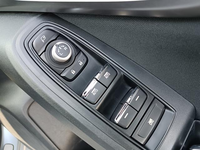 施工実績４，０００台以上！ご購入者の９２％（直近１年実績）の方にご利用いただいている当社イチ押しのプレミアムクリーニング！外装のコーティングだけではなく、内装も徹底的にクリーニングします。