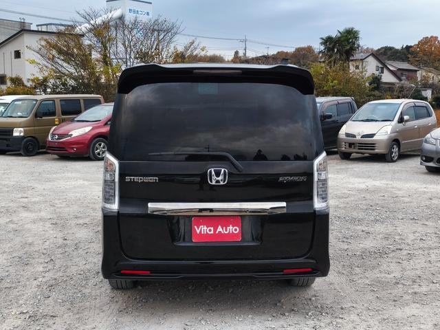 ステップワゴンスパーダ Ｚ　クールスピリット　メモリーナビ　フルセグＴＶ　リアカメラ　フリップダウンモニター　スマートキー　ＬＥＤヘッドライト　両側パワスラ　クルコン　純正１７インチアルミ　ＥＴＣ（12枚目）