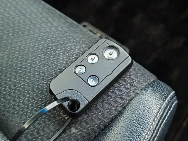 ステップワゴンスパーダ Ｚ　クールスピリット　メモリーナビ　フルセグＴＶ　リアカメラ　フリップダウンモニター　スマートキー　ＬＥＤヘッドライト　両側パワスラ　クルコン　純正１７インチアルミ　ＥＴＣ（32枚目）